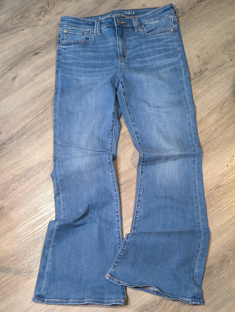 S1008 Low Rise Flare w/30" Inseam👖American Eagle Women's Size 10 Jeans